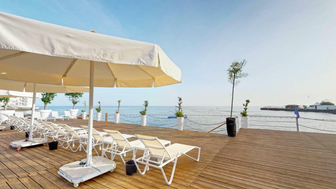 Rocks Hotel & Casino Kyrenia  Exterior foto