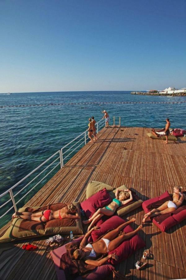 Rocks Hotel & Casino Kyrenia  Exterior foto