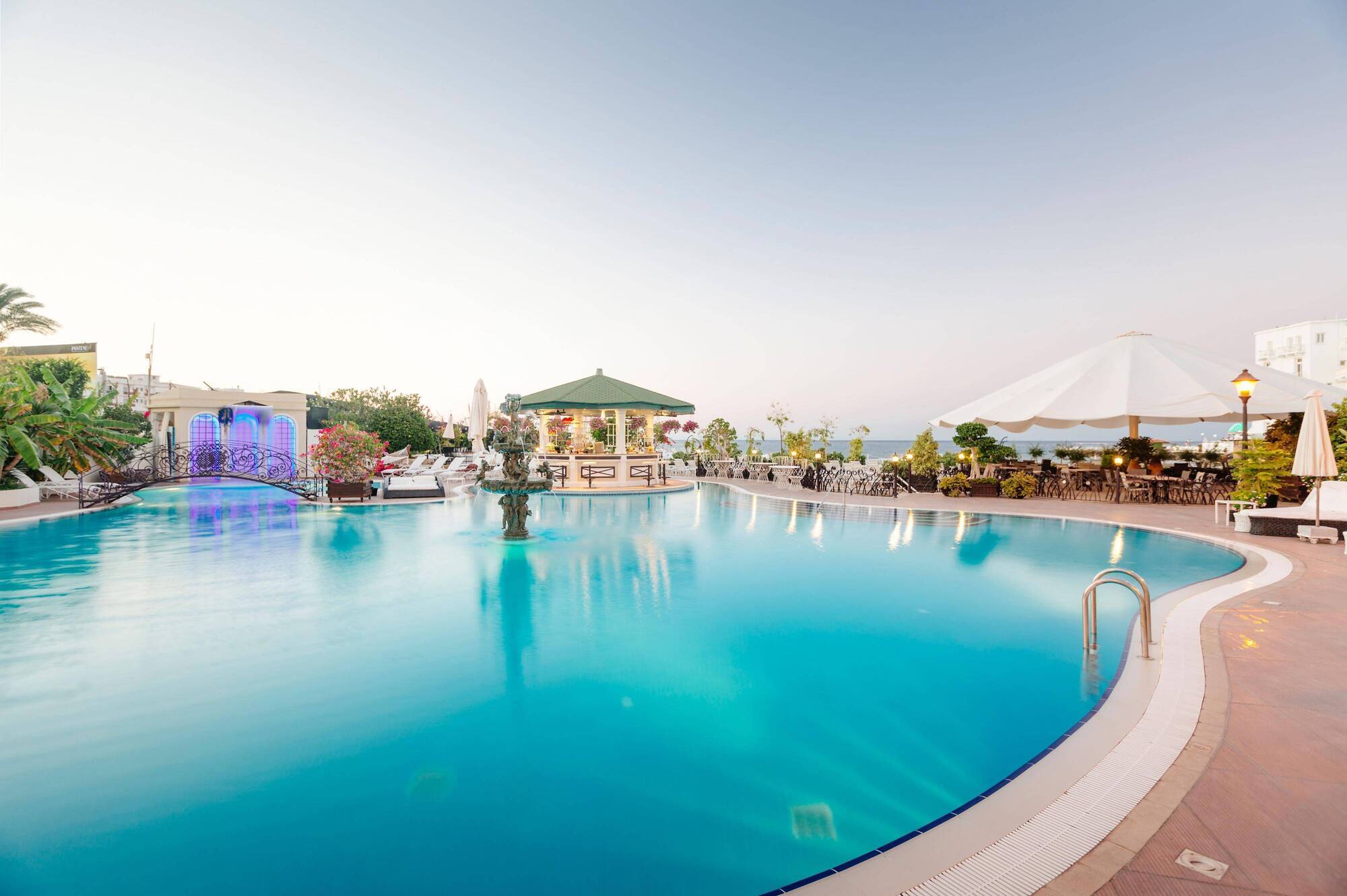 Rocks Hotel & Casino Kyrenia  Exterior foto